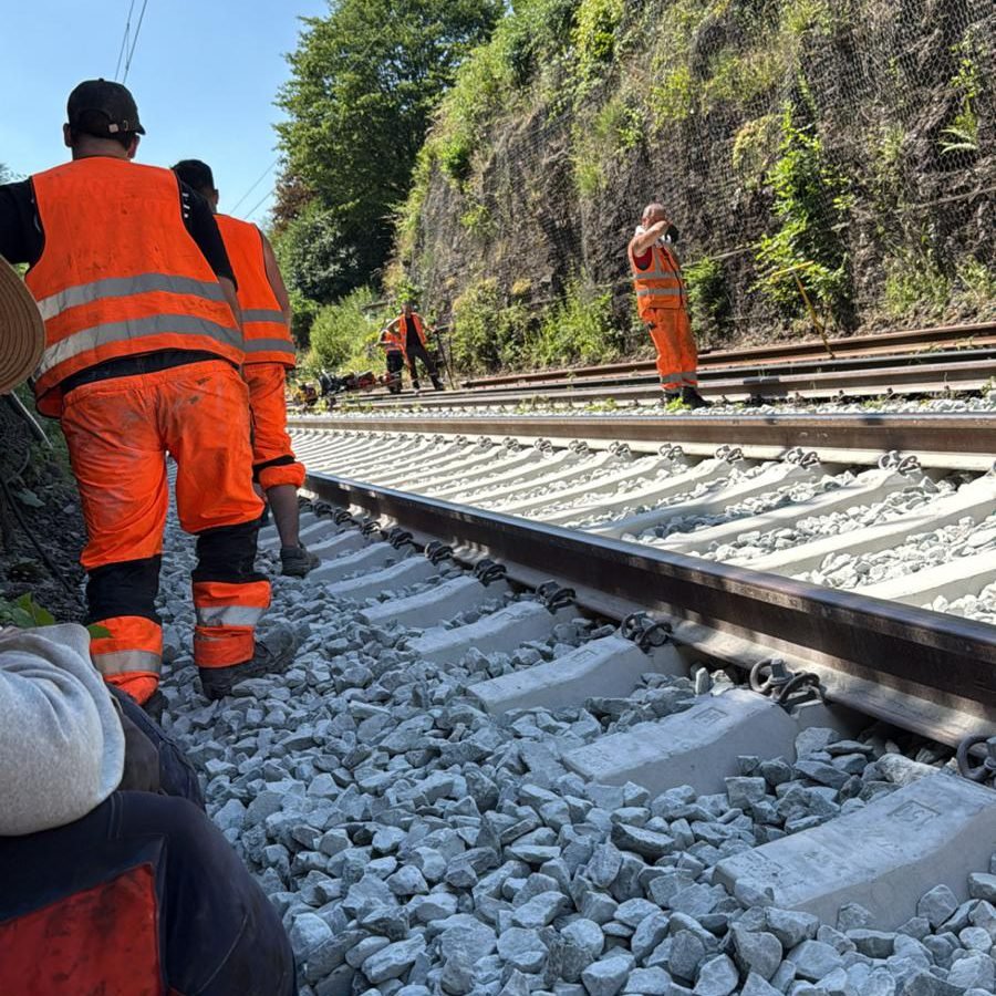 Team an der fertigen Trasse