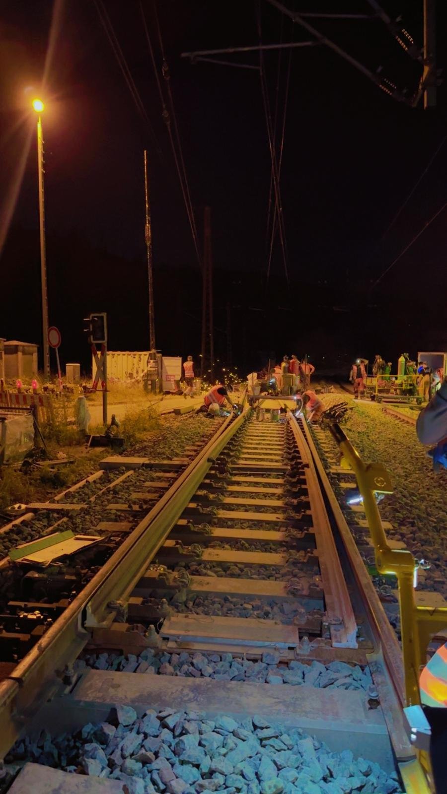 Gleisbaustelle bei Nacht
